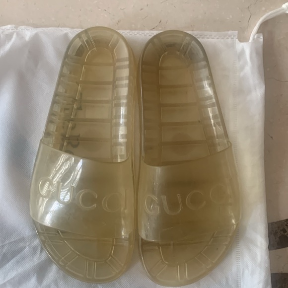 Authentic Gucci jelly slides size 8 but fit like a 9 runs big - Picture 5 of 7